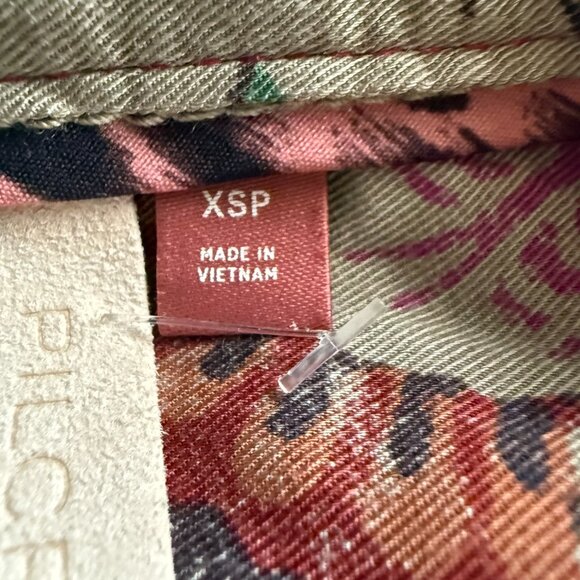 Pilcro by Anthropologie green pink floral camo button down shirt size XSP - Picture 8 of 13